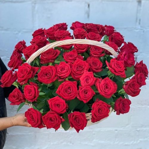 Корзина 51 красная роза - купить с доставкой в интернет-магазине | Флорист Экспресс по Грязовцу